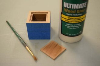 Application of glue for lid and base