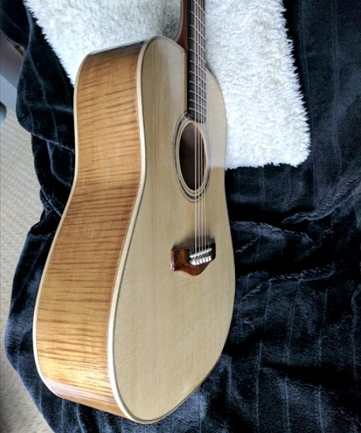 Front and side of acoustic guitar showing purfling and bandings (Tim H)