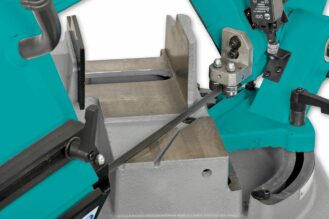Swivelling head assembly on the UE-153DV1 Bandsaw