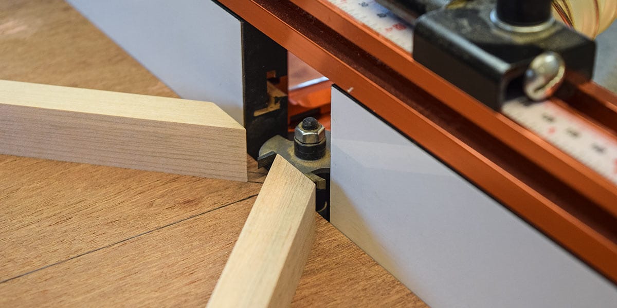 Jig against the router fence