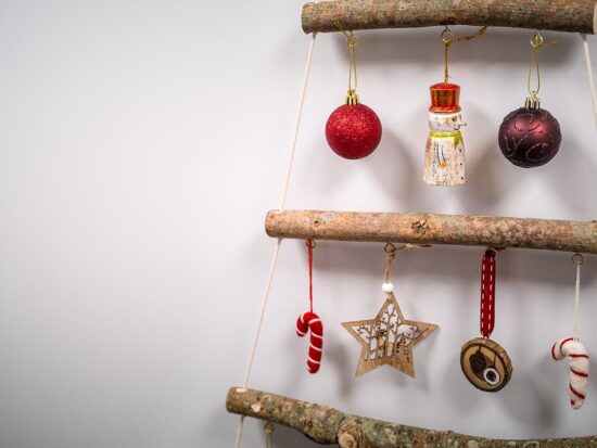 Hanging Christmas Wall Decoration | How To