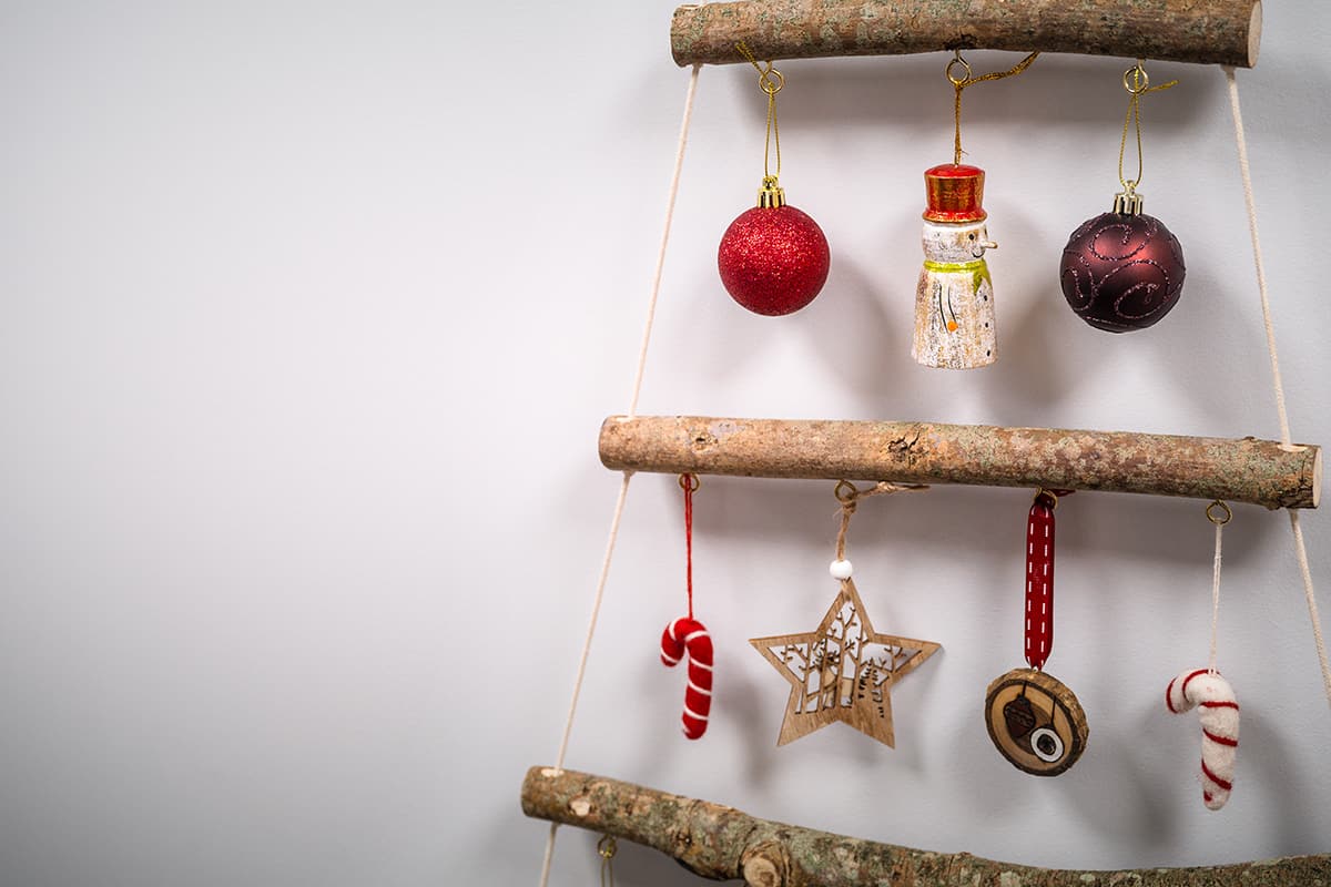 Hanging Christmas Wall Decoration | How To